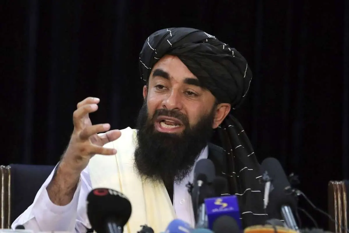واکنش تند سخنگوی طالبان به انتقادها از شلاق زدن زنان در ملاعام