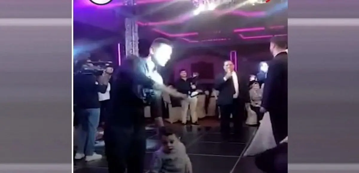 (ویدئو) یک مرد در مراسم عروسی دخترش، همسرش را طلاق داد!