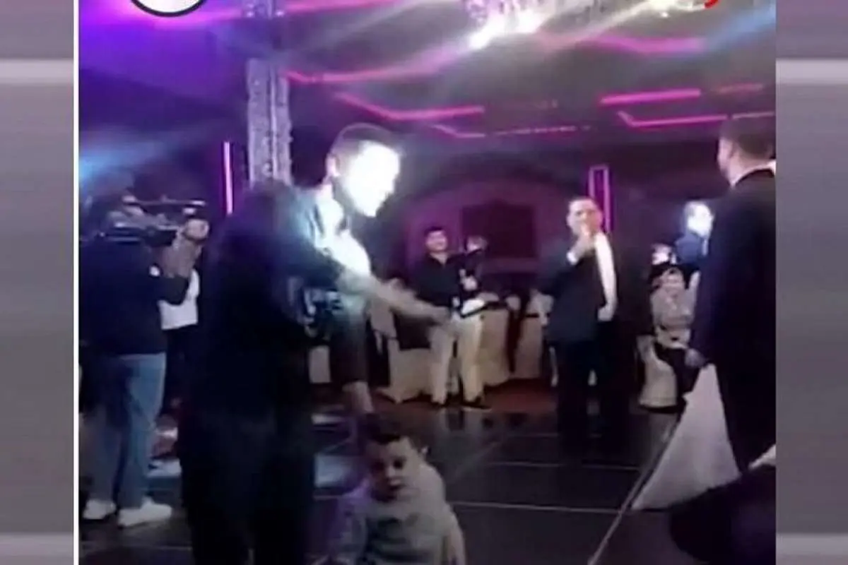 (ویدئو) یک مرد در مراسم عروسی دخترش، همسرش را طلاق داد!