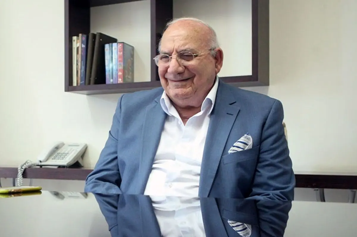پاسخ حشمت مهاجرانی به عطالله مهاجرانی: مرد گریان، من نیستم