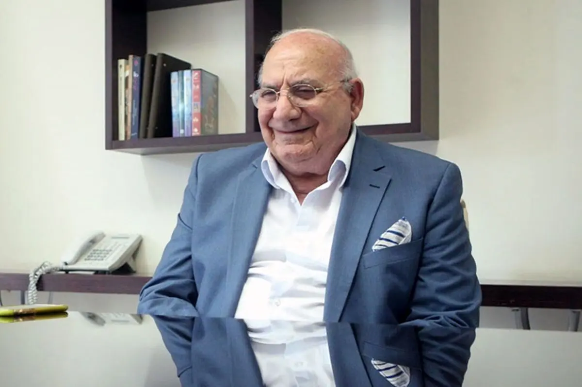 پاسخ حشمت مهاجرانی به عطالله مهاجرانی: مرد گریان، من نیستم