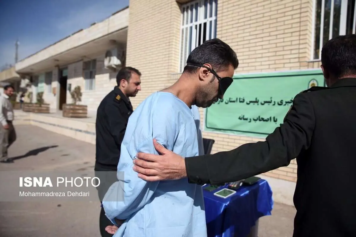 (تصاویر) دستگیری باند کلاهبرداری اسکیمر و کارتهای بانکی در شیراز