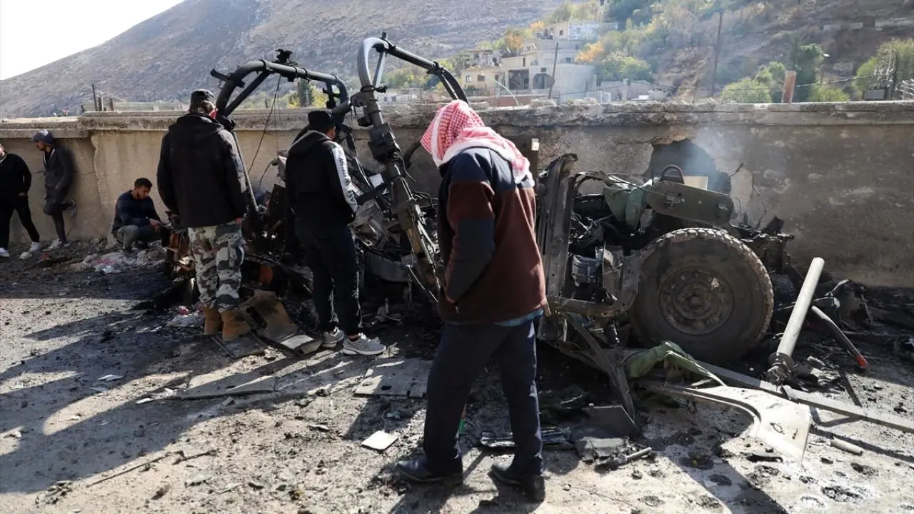 تصاویر؛ رد خونین حمله اسرائیل به روستایی در سوریه