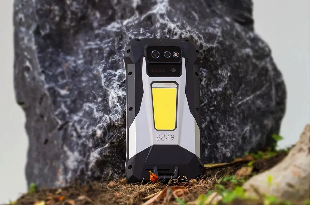 این گوشی هوشمند یک پروژکتور در دلش دارد!