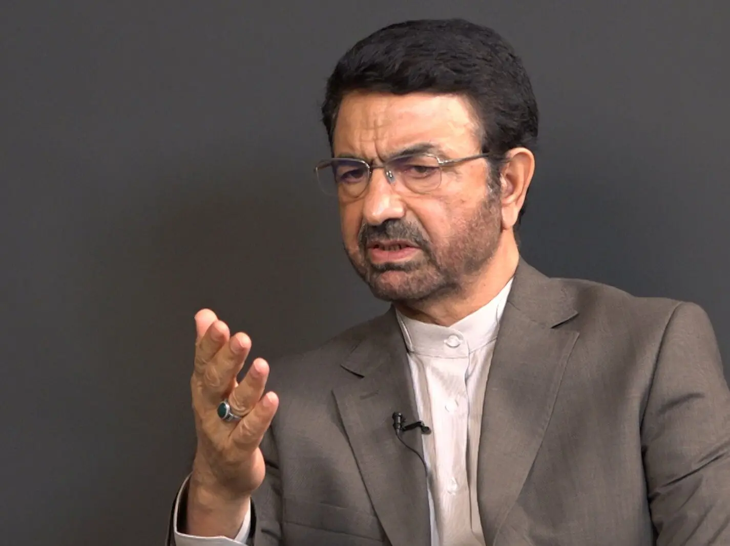 نماینده مجلس: سناریوی حمله زمینی شکست خورده/ از مخرب‌ترین سلاح‌مان رونمایی نکردیم