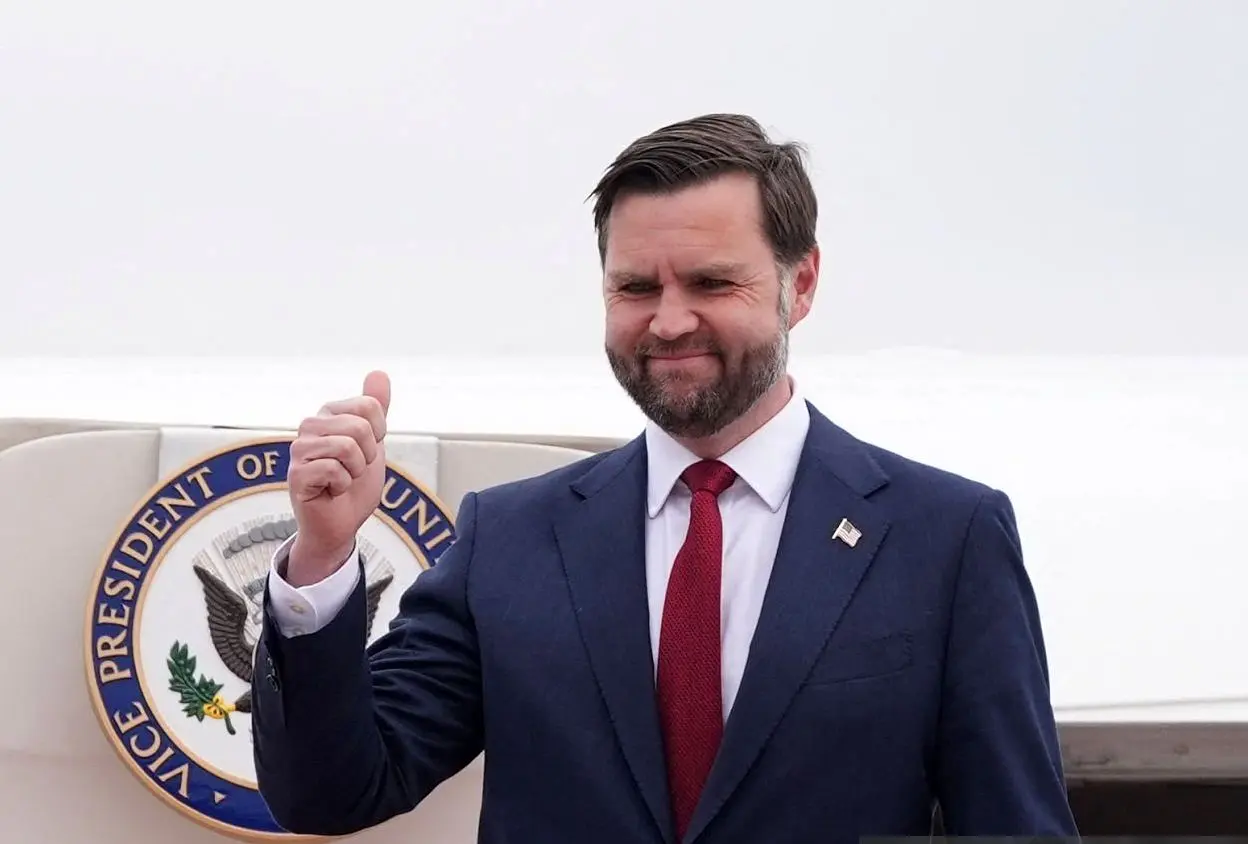 تصاویر؛  چه کسانی از ونس استقبال کردند؟