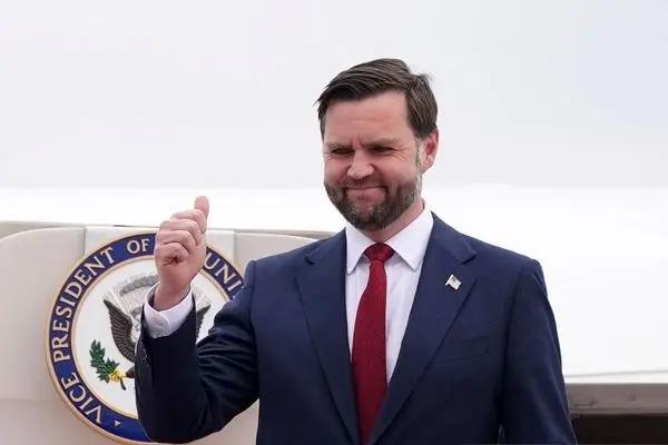 تصاویر؛  چه کسانی از ونس استقبال کردند؟