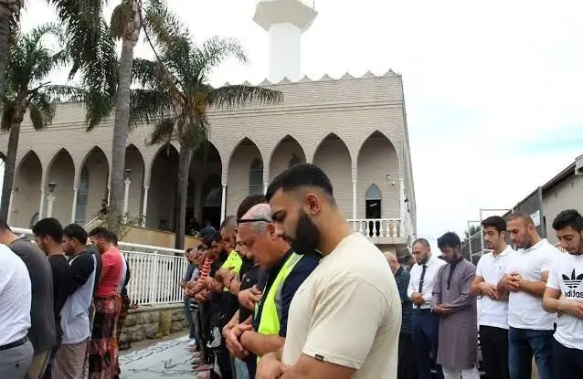 نمایش سر خوک هنگام نماز جمعه جنجال‌برانگیز شد

