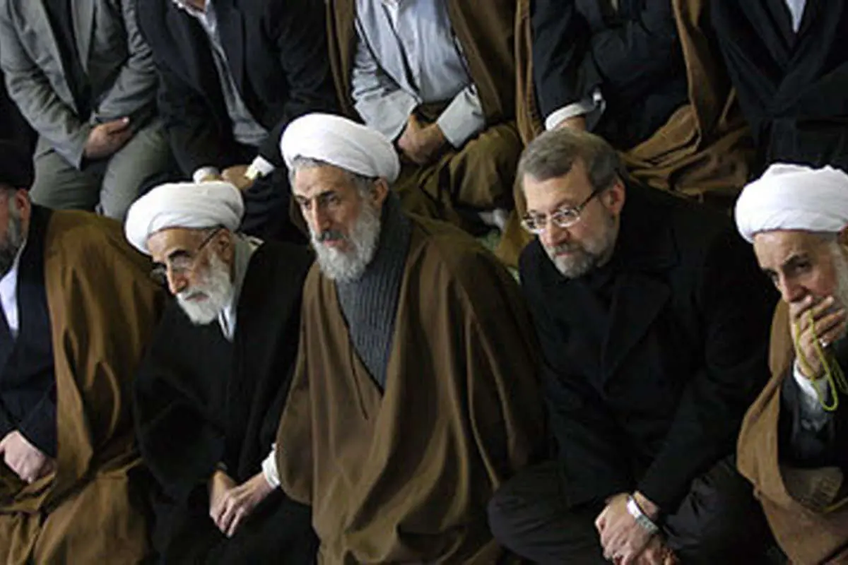 عکس>حاضران صف اول نماز جمعه دیروز