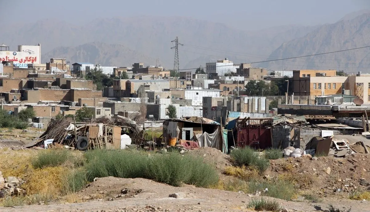 کارگردان سریال حاشیه‌نشین‌ها در ایران