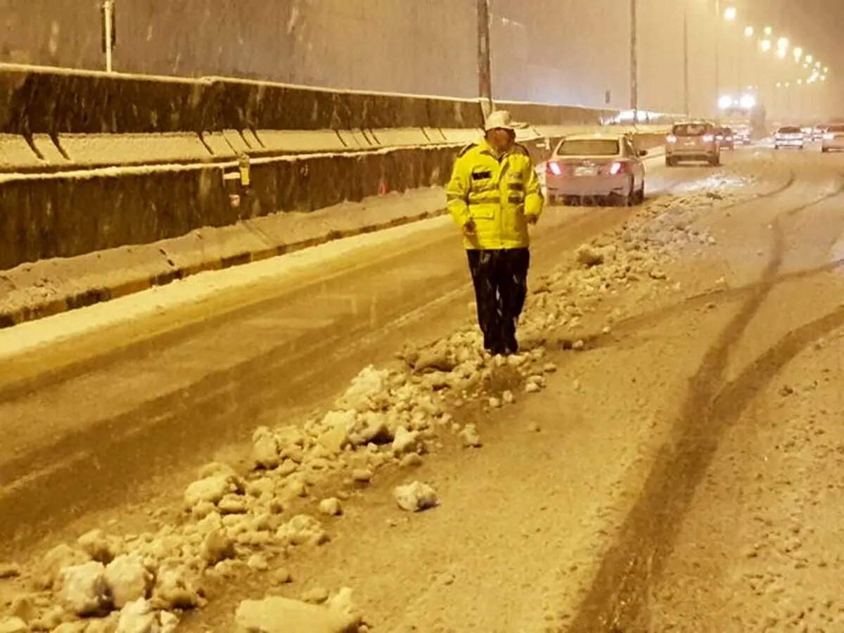 بارش باران و برف در محورهای ۹ استان کشور