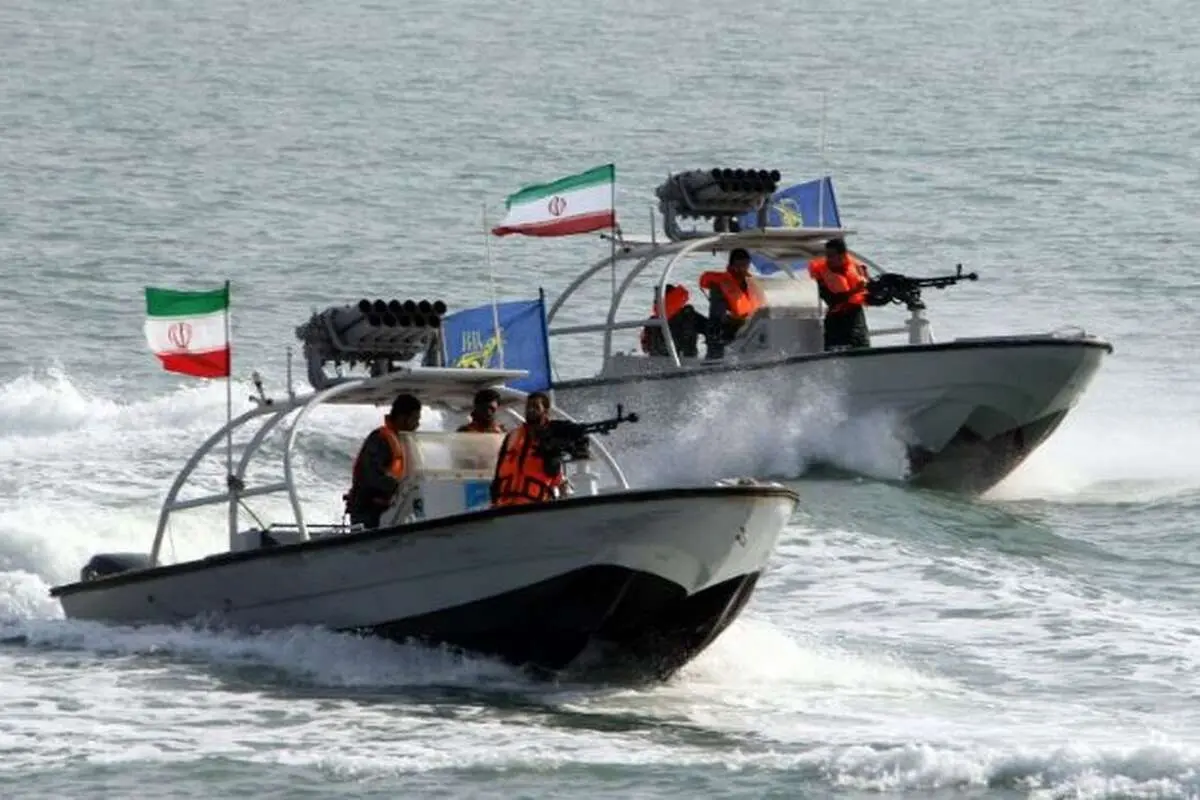 ادعای سنتکام درباره مزاحمت شناورهای سپاه برای کشتی‌های آمریکایی