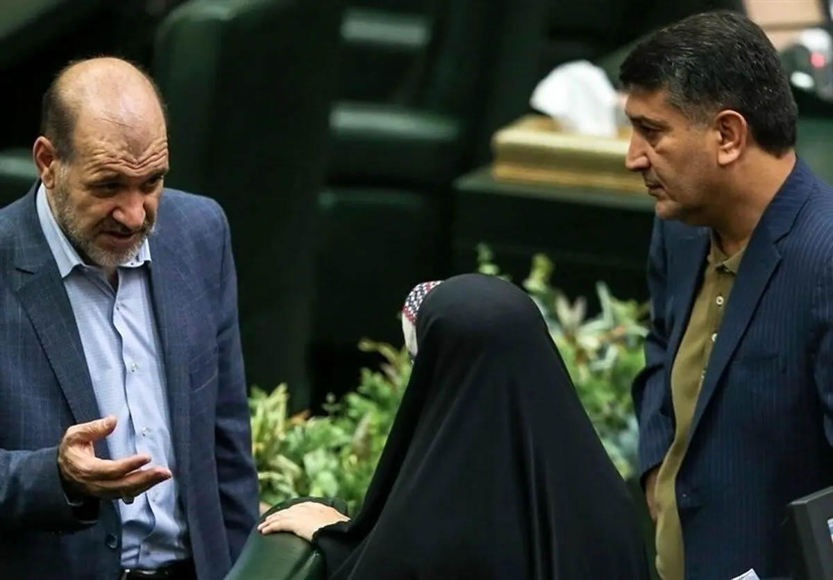از دو نماینده زندانی زنجان چه خبر؟ حضور فریدون احمدی و محمد عزیزی در یک مجلس ختم!
