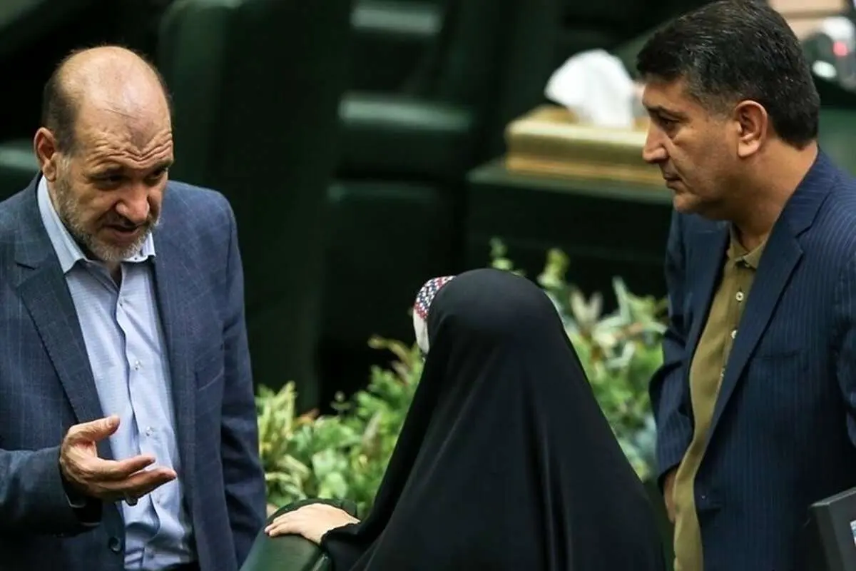 از دو نماینده زندانی زنجان چه خبر؟ حضور فریدون احمدی و محمد عزیزی در یک مجلس ختم!