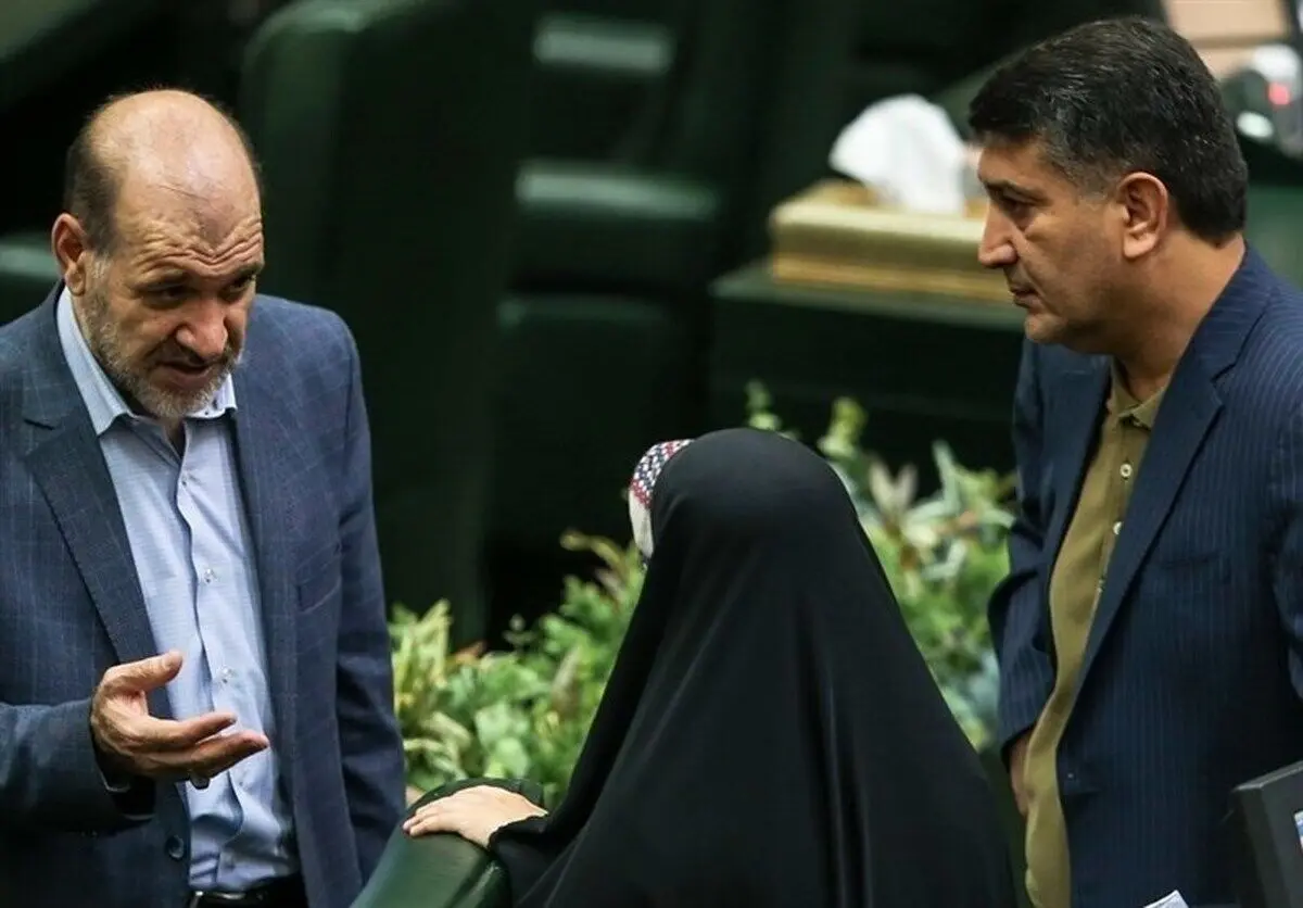از دو نماینده زندانی زنجان چه خبر؟ حضور فریدون احمدی و محمد عزیزی در یک مجلس ختم!