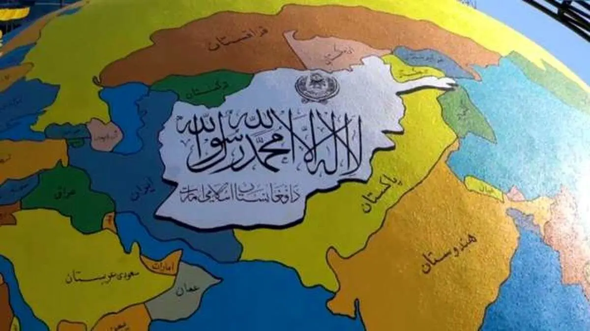 (تصویر) نصب «کره زمین» عجیب در کابل؛ طالبان ایران را کوچک کرد!