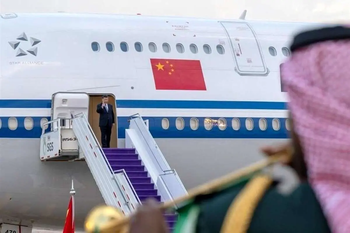 (ویدئو) فرود هواپیمای رئیس جمهور چین با اسکورت جنگنده‌ها در ریاض