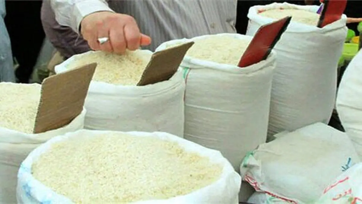 تصویری عجیب از فقر؛ معاوضه وسایل خانه با برنج و مرغ