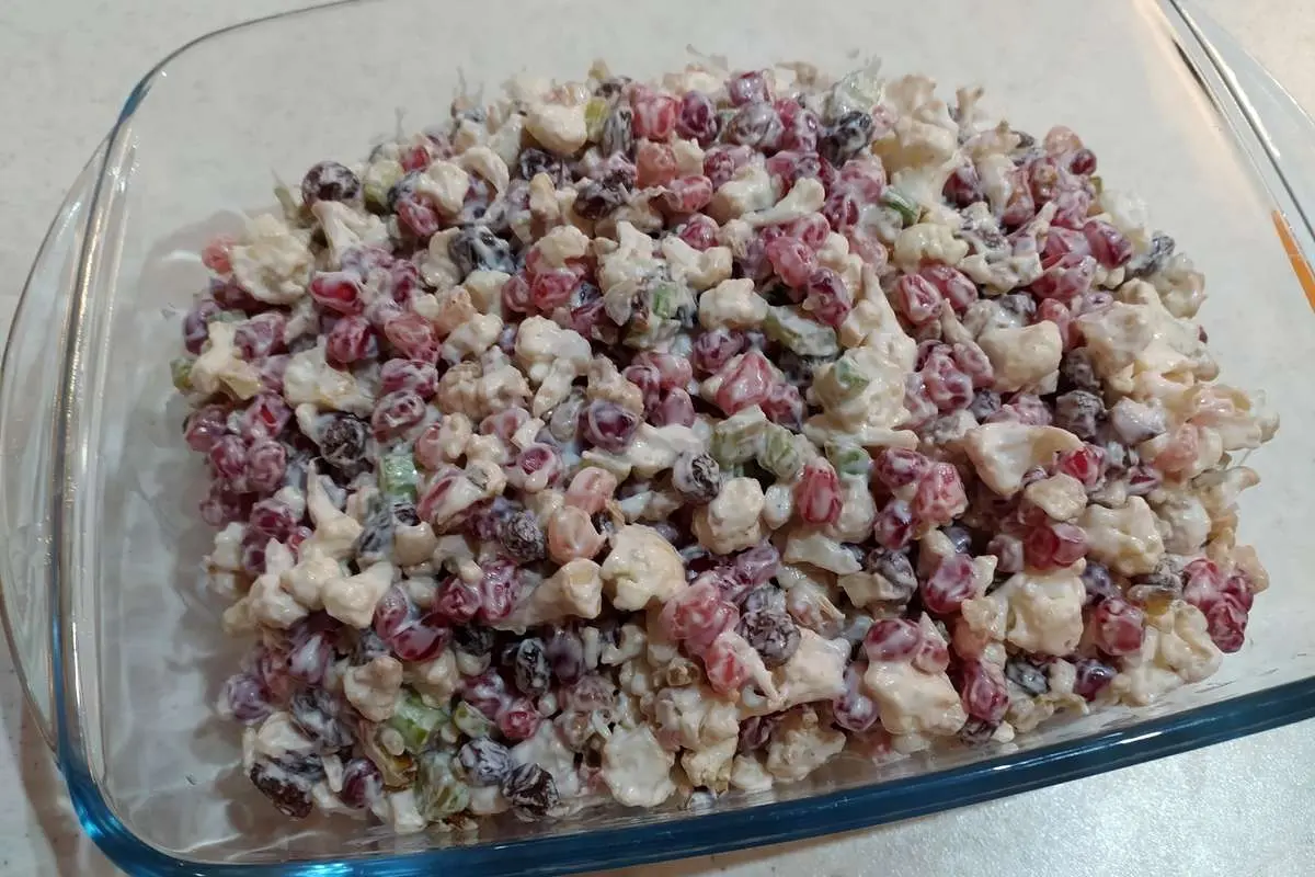 طرز تهیه سالاد گل کلم و انار، ویژه شب یلدا
