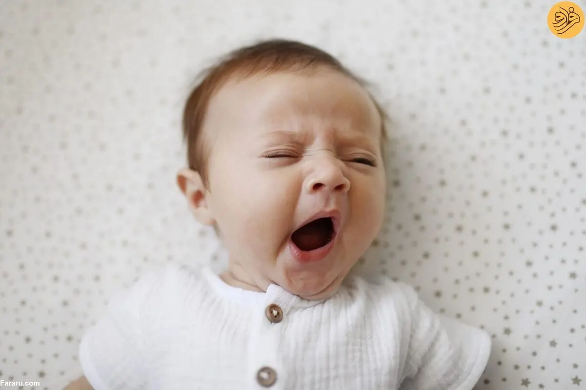 (ویدئو) ترفند عجیب یک پدر برای خواباندن نوزادش!