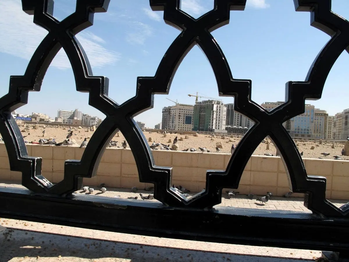 (ویدئو) فیلم دیده نشده از قبرستان بقیع ۵۷ سال پیش