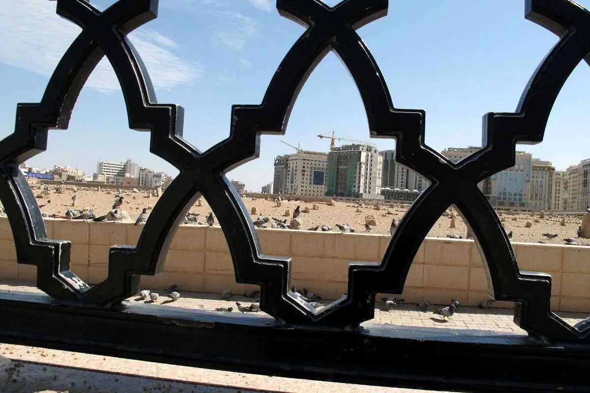 (ویدئو) فیلم دیده نشده از قبرستان بقیع ۵۷ سال پیش