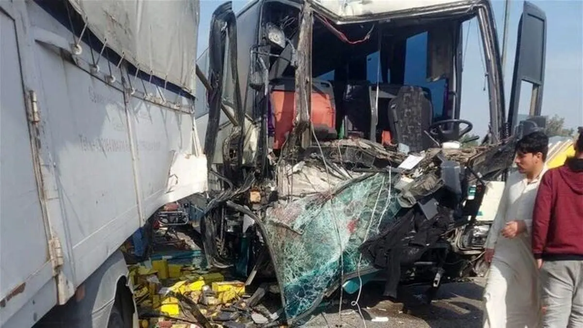 (عکس) تصادف اتوبوس حامل زائران ایرانی در نجف
