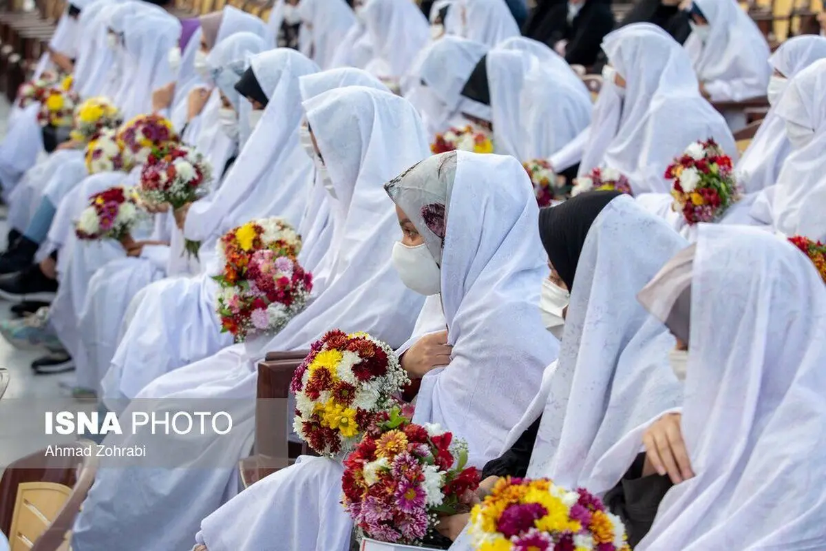 (تصاویر) مراسم اهدای ۶۲۶ جهیزیه به زوج‌های جوان در مسجد جمکران