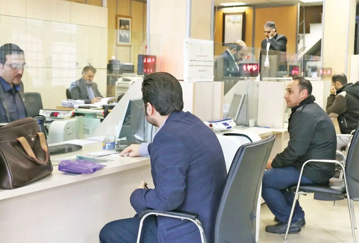 هرچه بانک زیان‌ده‌تر، تبلیغات میلیاردی بیشتر!