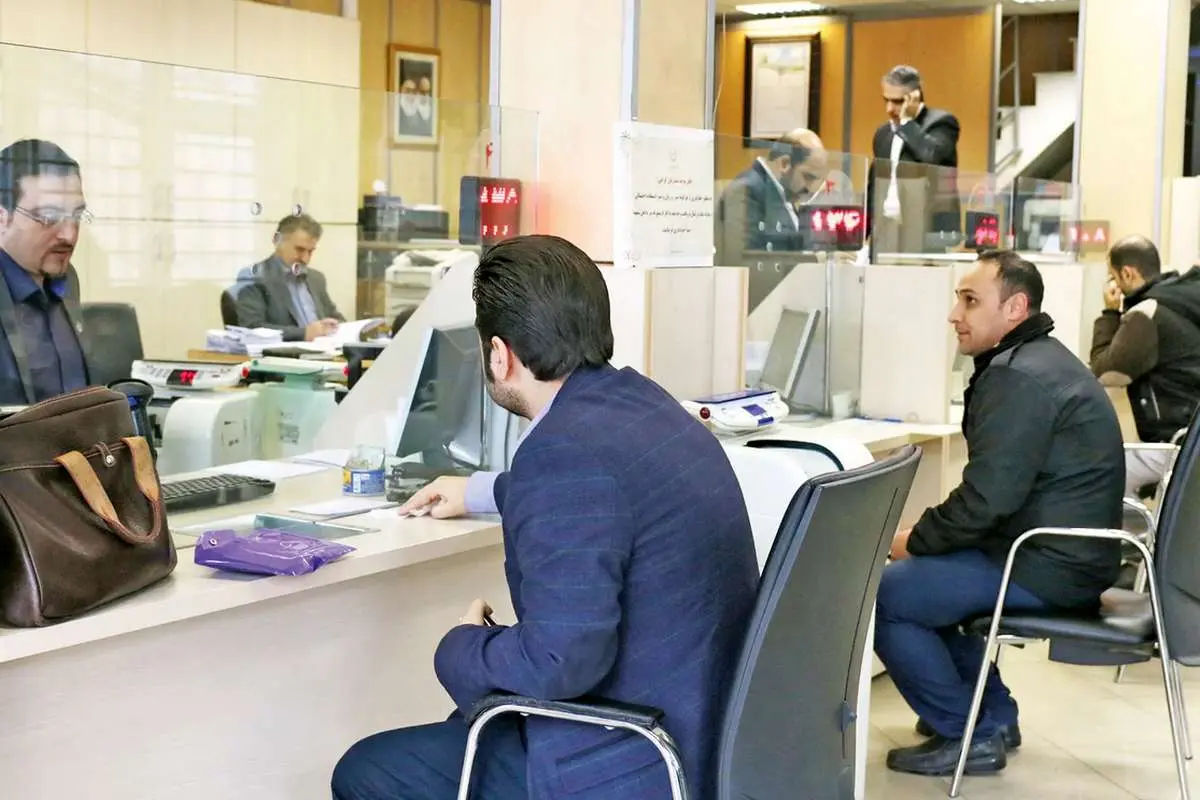 هرچه بانک زیاندهتر، تبلیغات میلیاردی بیشتر!