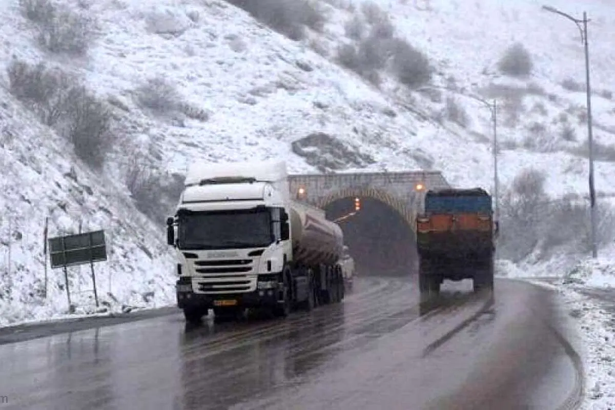 (ویدئو) بارش سنگین برف در منطقه پلور جاده هراز