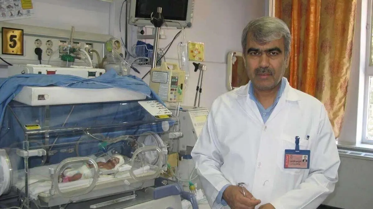 پزشکی که ساعت دقیق درمان نوزادان بیمار را می‌داند!