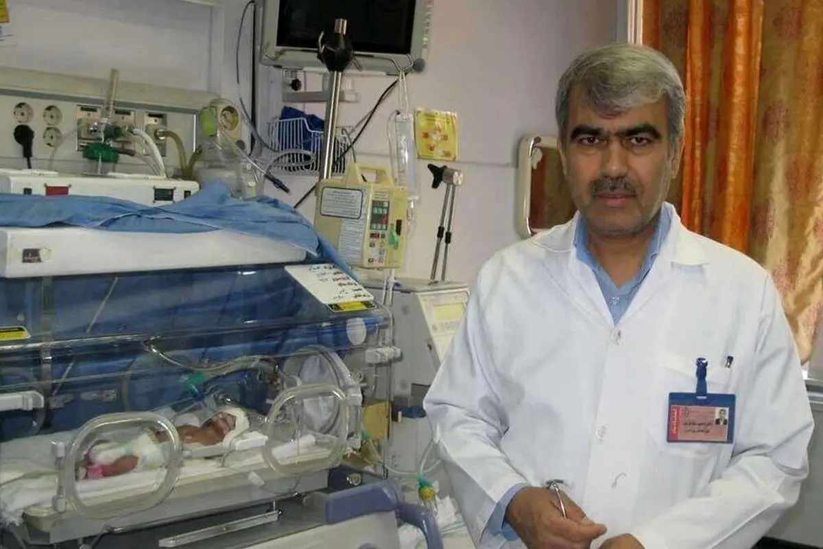 پزشکی که ساعت دقیق درمان نوزادان بیمار را می‌داند!