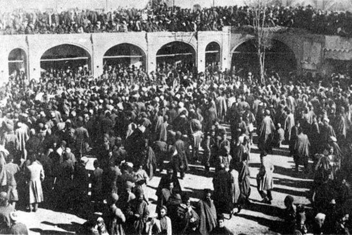 آیین سوگواری در تهران قدیم؛ چرا صاحبان عزا یقه را باز می‌کردند؟