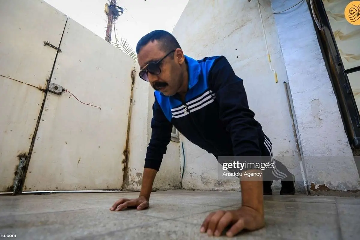 (عکس) سرهنگ نابینا به کار خود ادامه میدهد