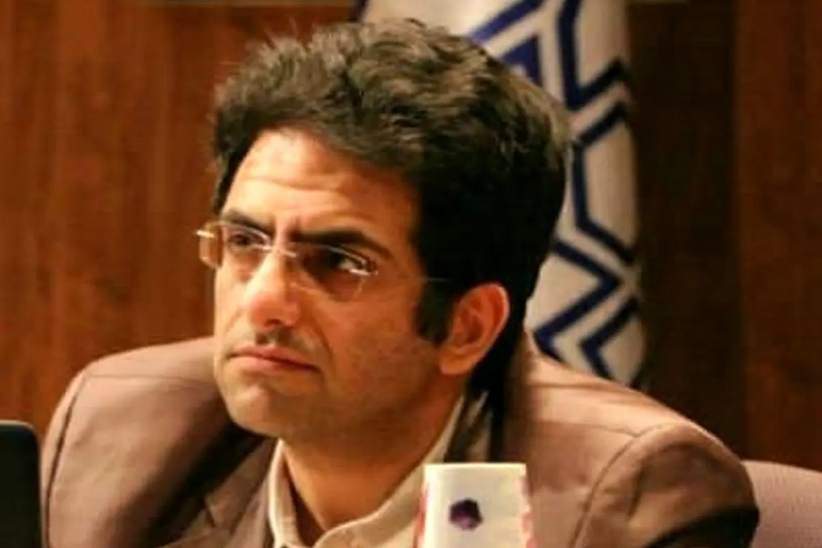 انتقاد از بازداشت کامفیروزی؛ وکلا را دستگیر نکنید