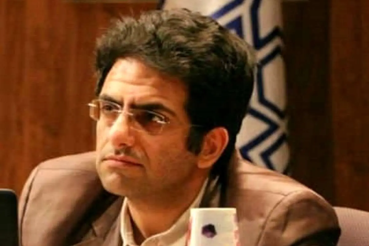 انتقاد از بازداشت کامفیروزی؛ وکلا را دستگیر نکنید