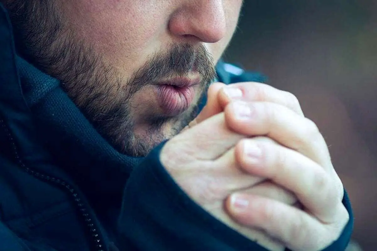 سرد شدن دست‌ها نشانه چیست؟