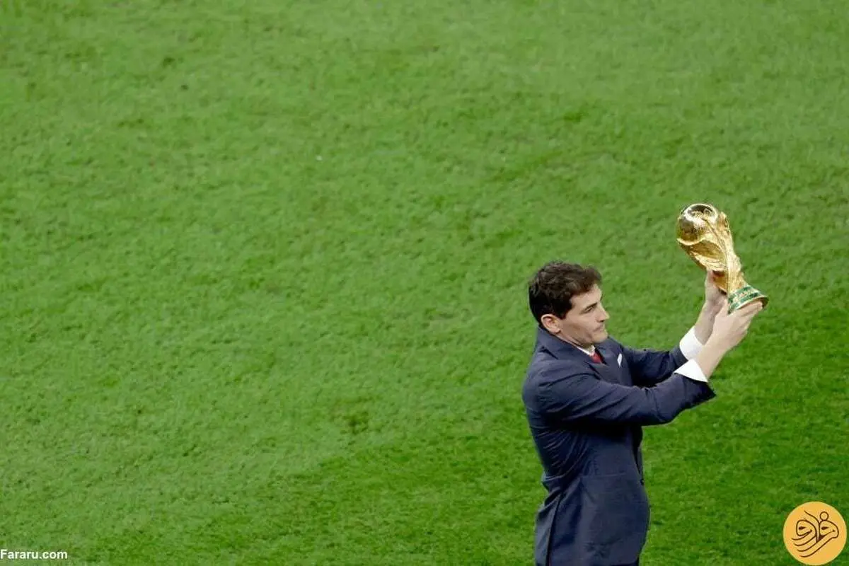 (تصاویر) کاسیاس جام قهرمانی را به ورزشگاه آورد