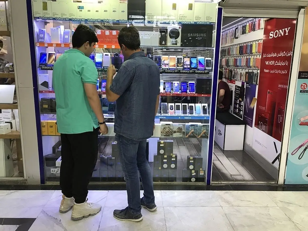 چهار گوشی موبایل با وضعیت به‌شدت عجیب