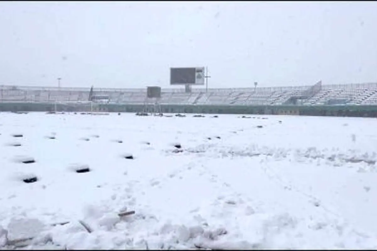 (ویدئو) وضعیت عجیب زمین سفیدپوش اراک برای انجام بازی