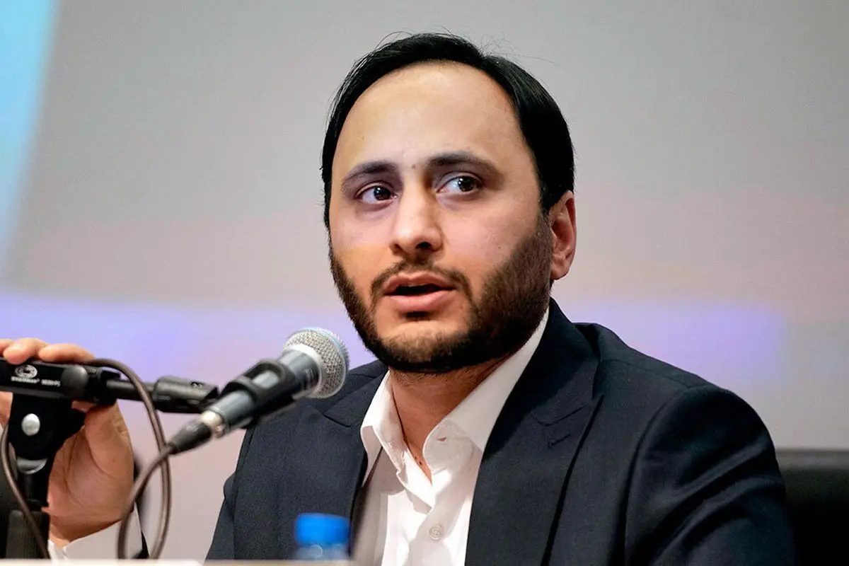 (ویدئو) مکالمه چالشی دانشجوی دختر با سخنگوی دولت