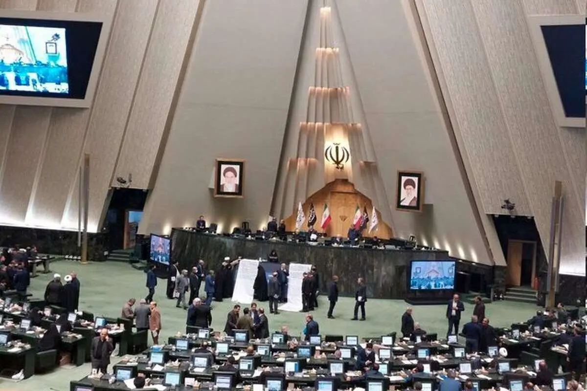 طومارِ بلند مجلس درباره برخورد با بیحجابها