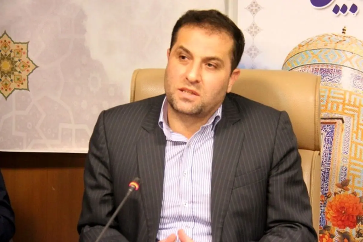 نماینده مجلس: با دلار۴۰ هزار تومانی روز به روز پول مردم دود می‌شود