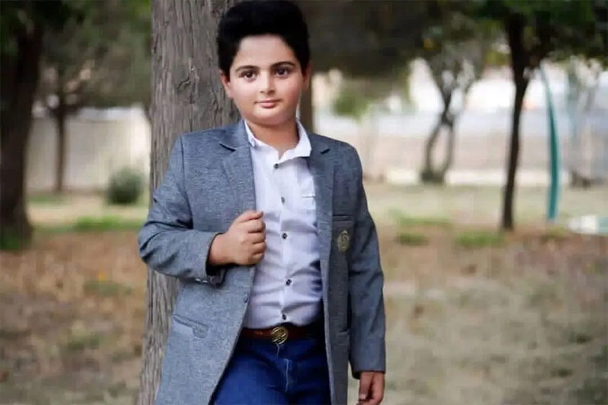 (عکس) رونمایی از «سنگ‌مزار» کیان پیرفلک در آستانه چهلم/ شعر حک‌شده بر آن چیست؟