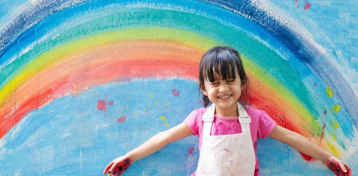 چرا رنگ‌های سیاه، قهوه و خاکستری در رنگین کمان وجود ندارند؟