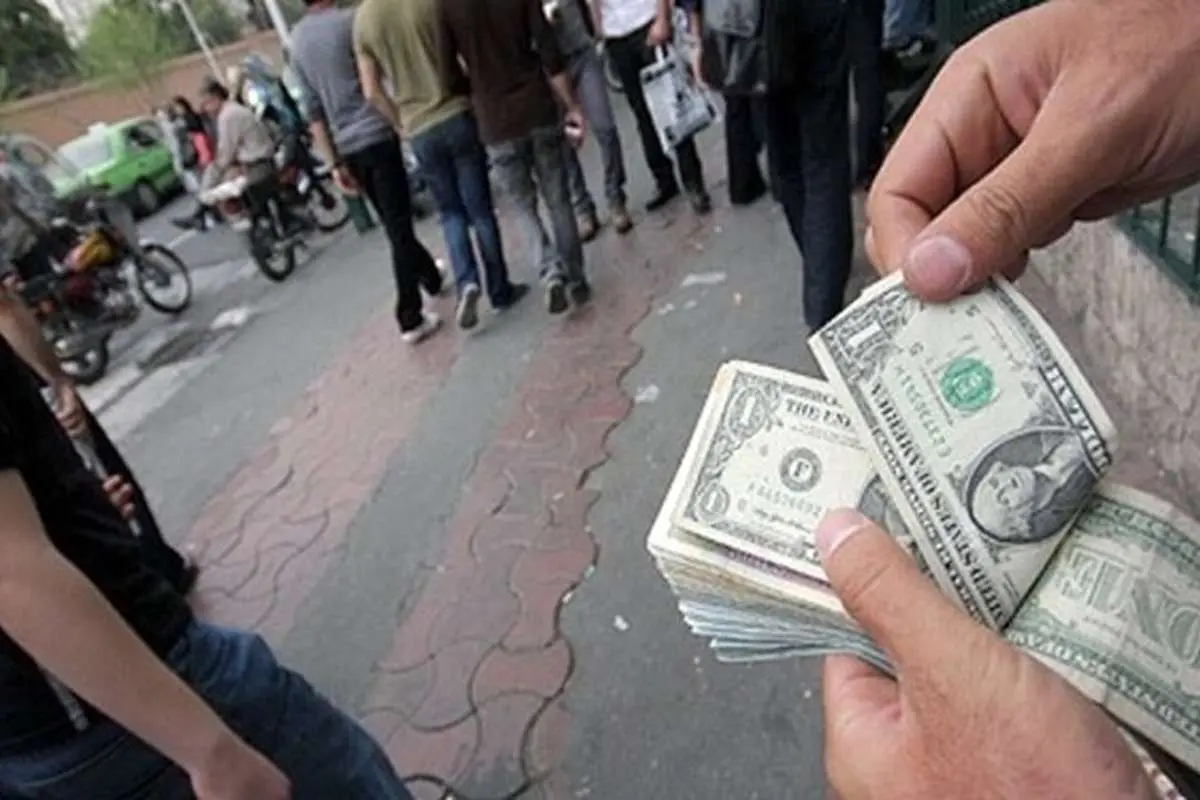 ادامه برخورد پلیسی در بازار ارز؛ دستگیری ۱۳ دلال ارزی