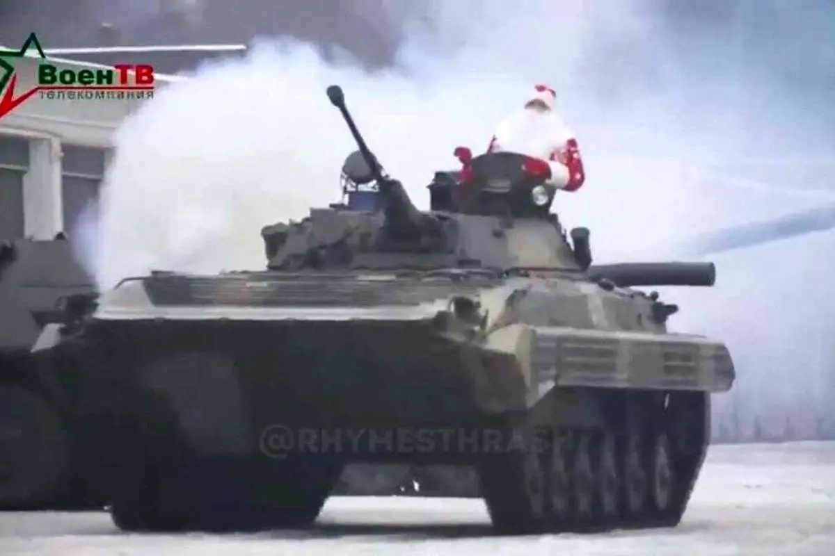 (ویدئو) بابانوئل تانک سوار در روسیه!