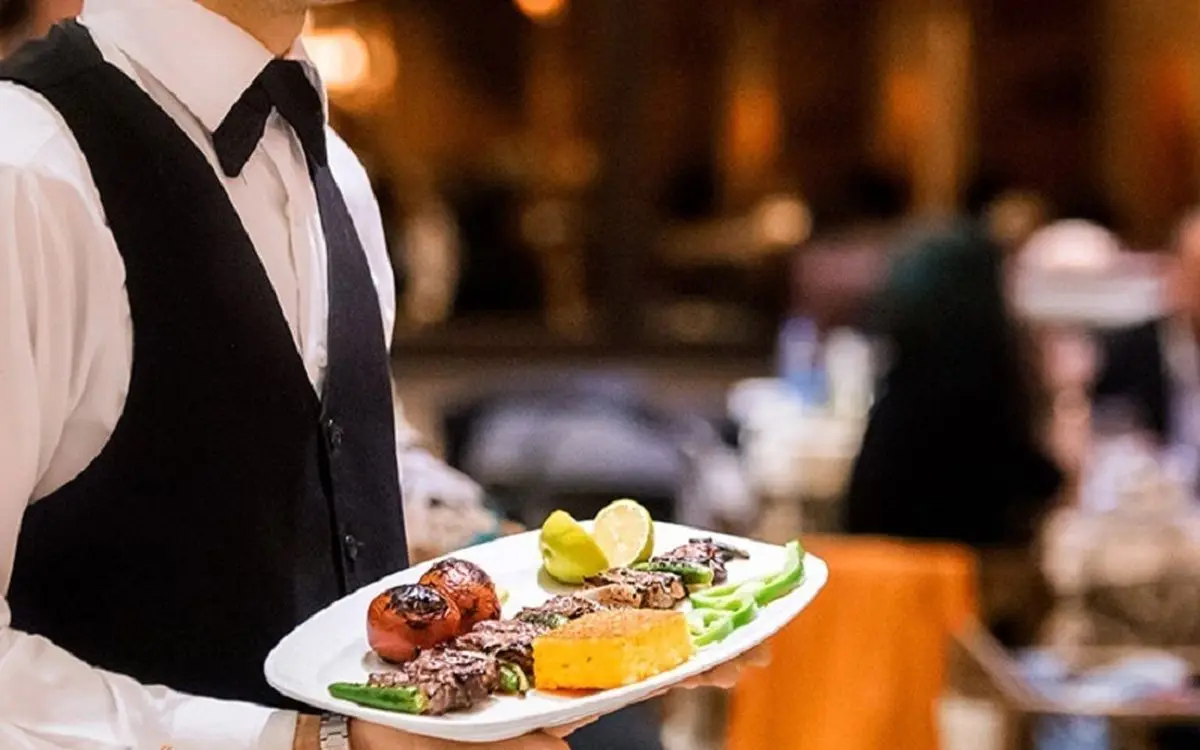 قیمت‌های عجیب در منوی یک رستوران معروف در تهران