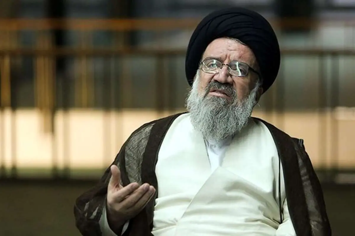 احمد خاتمی: عمامه پرانی در واقع دین پرانی است